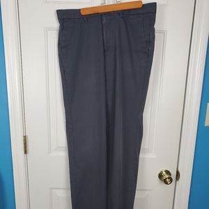 Tailored Gap khakis straight fit 33x32